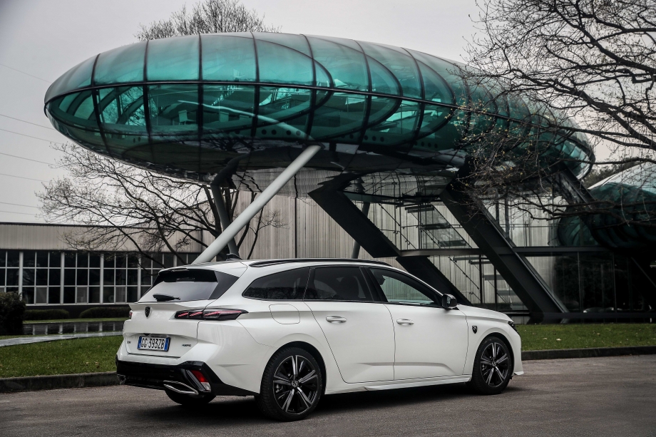 NUOVA PEUGEOT 308 SW PLUG-IN HYBRID 