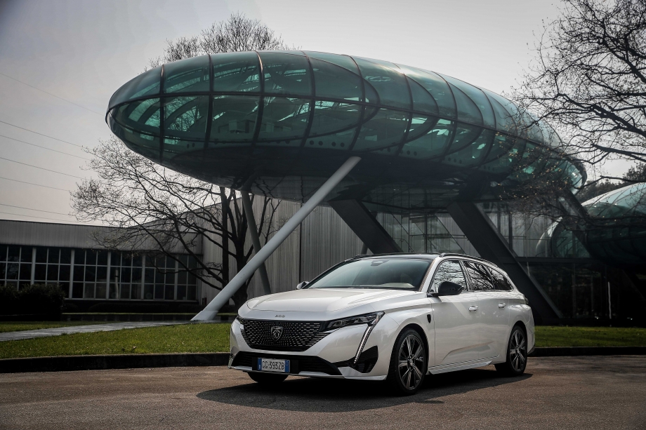 NUOVA PEUGEOT 308 SW PLUG-IN HYBRID 