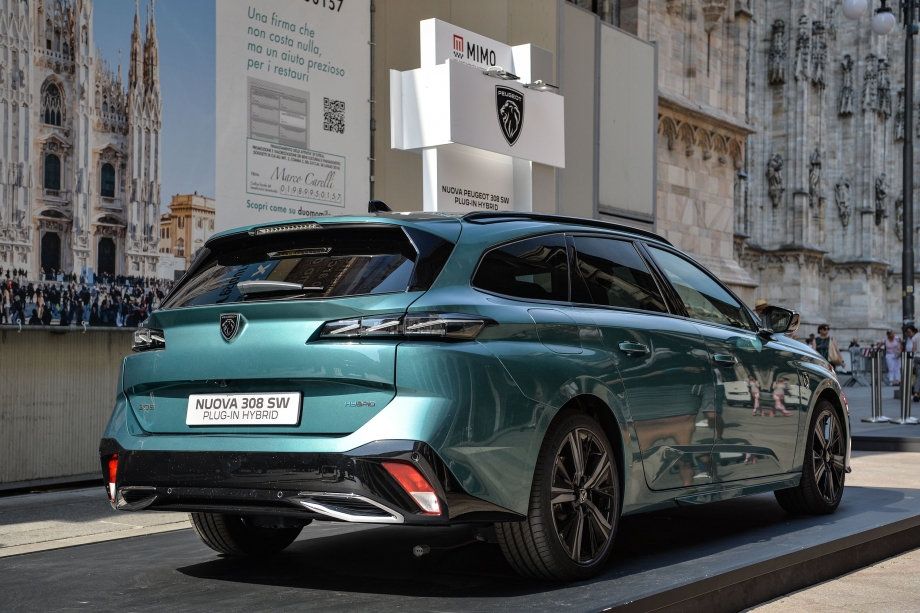 NUOVA PEUGEOT 308 SW PLUG-IN HYBRID 