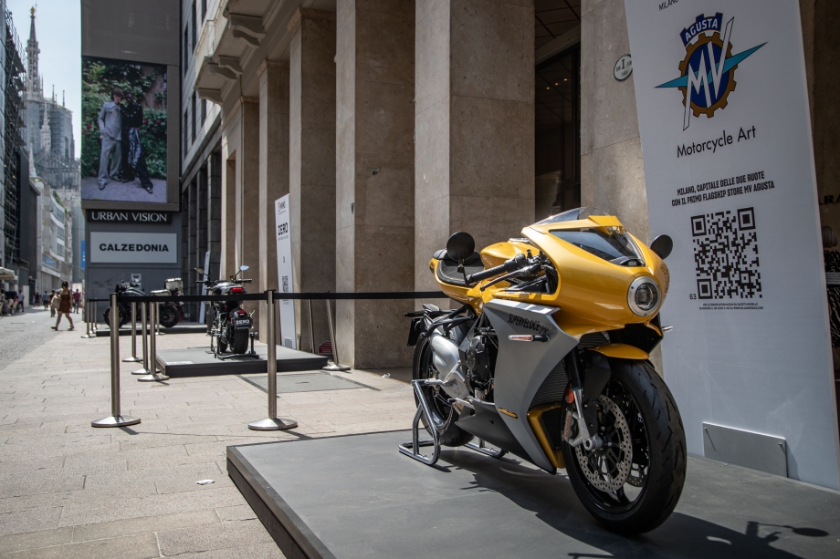 MV Agusta Superveloce 800