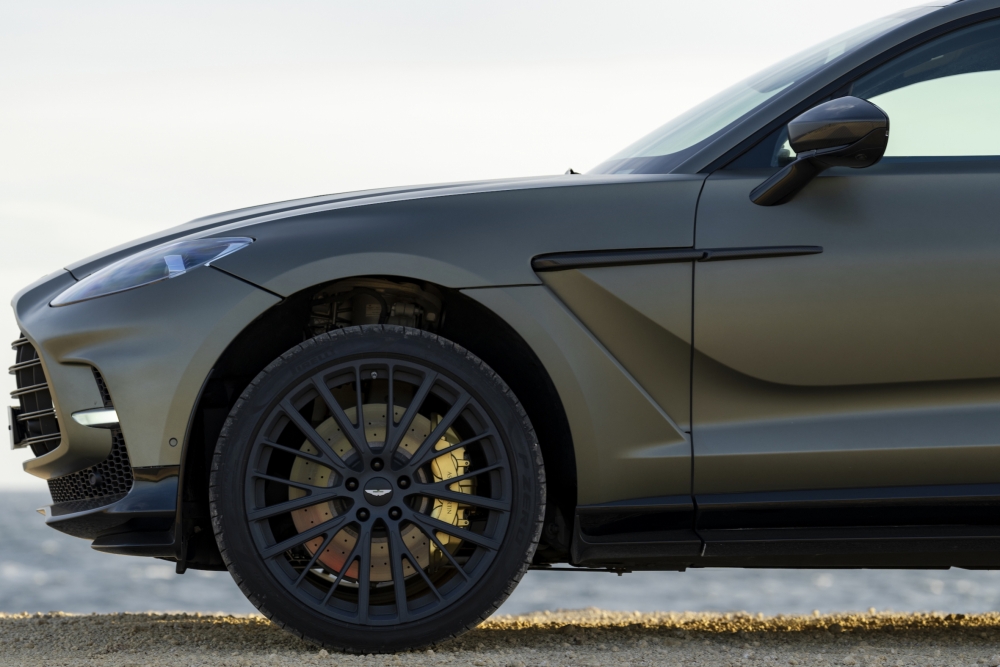 Aston Martin DBX 707
