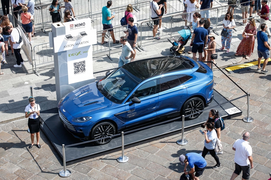 Aston Martin DBX 707