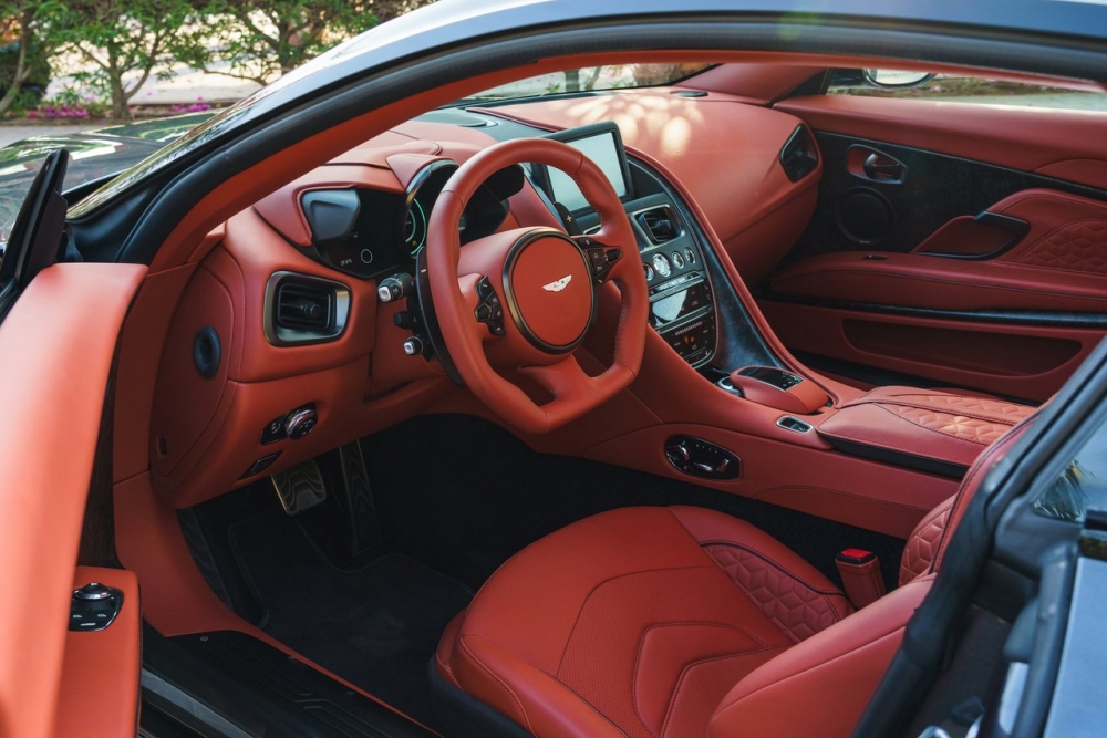Aston Martin DBS