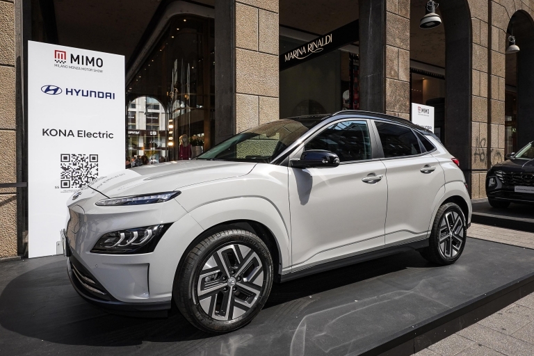 Hyundai KONA EV 64 kwh  Allestimento Xclass + TT  Colore CYBER GREY - TWO TONE