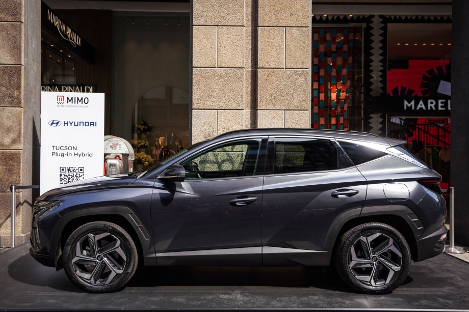 Hyundai TUCSON PHEV 1.6PHEV 4WD AT 265  (MY22) Allestimento EX+LO+DP  Colore DARK KNIGHT