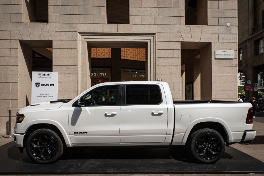 RAM 1500 Limited Night Edition