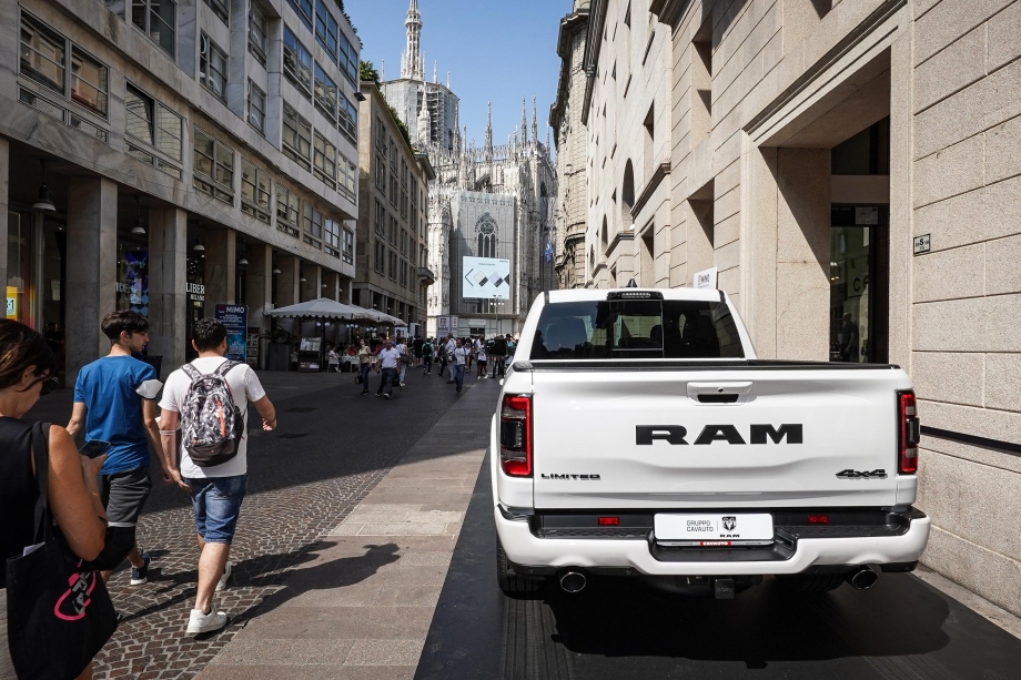 RAM 1500 Limited Night Edition